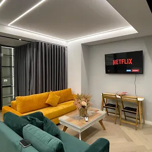 https://apt-luxury-one-bedroom.hotels-in-tirana.com